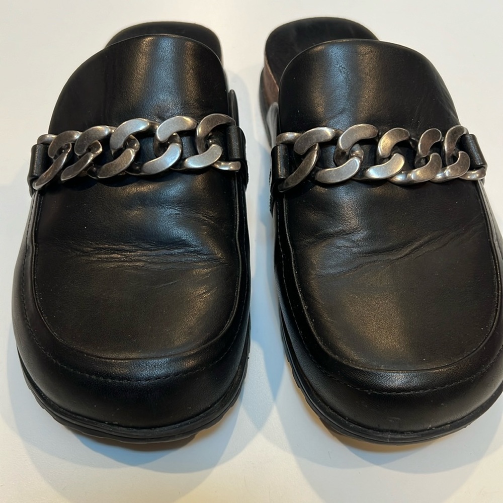 Vionic Georgie mule in black.